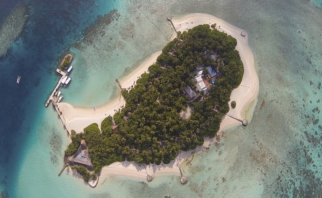 Makunudu Island Resort 4*